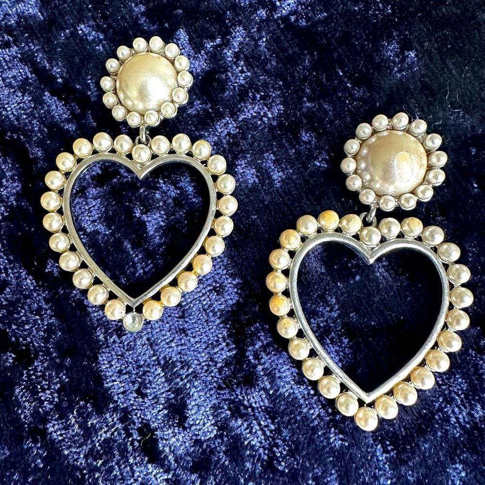 Heart shaped pearl-like earrings!!